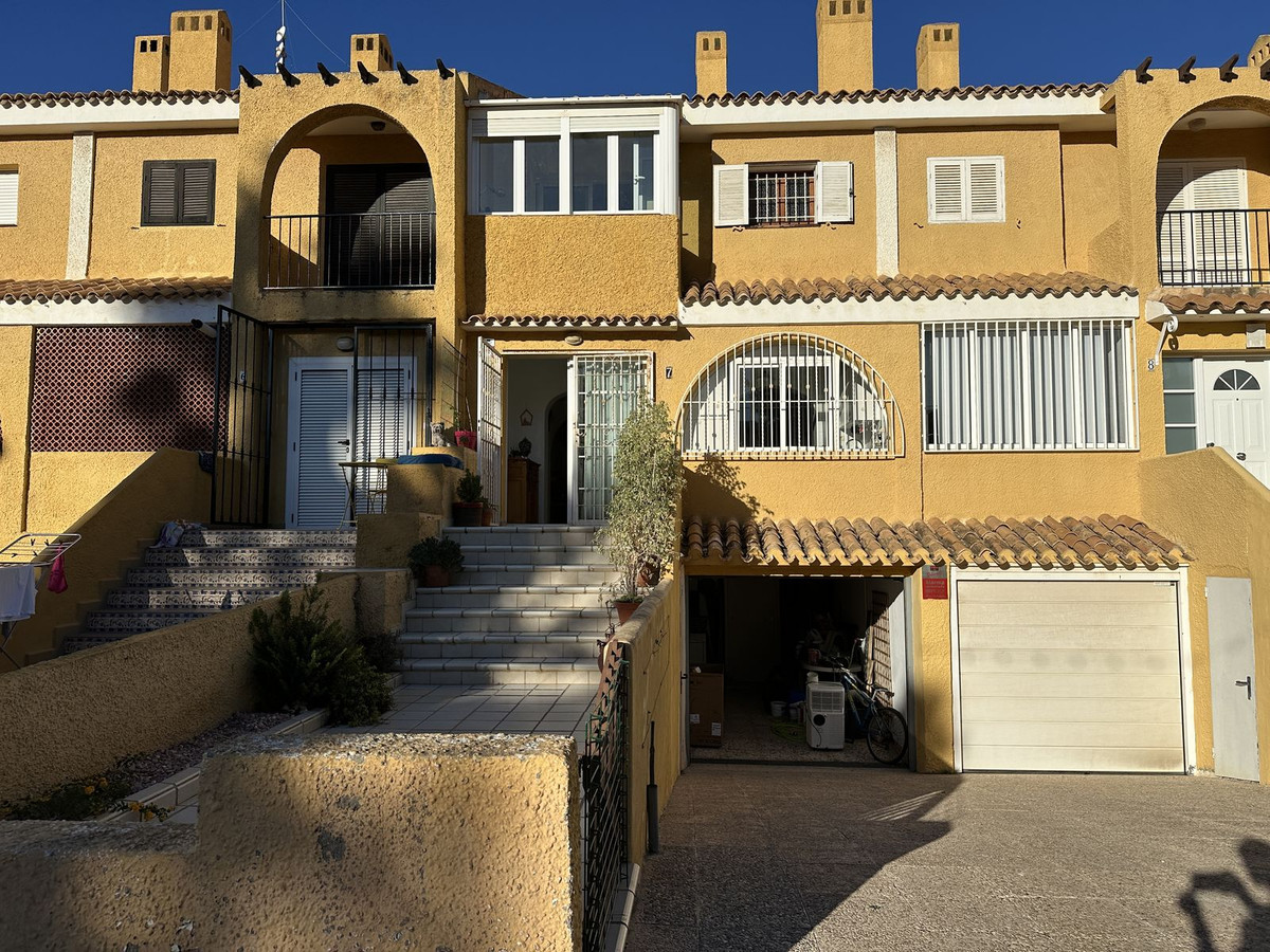 For sale - 4 Bedroom 4 Bathroom House - Townhouse in Orihuela - Orihuela Costa  - Alicante