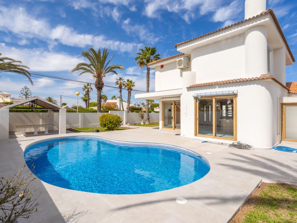 3 Bedroom 3 Bathroom House - Detached Villa in Orihuela