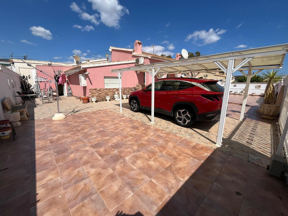 For sale - 4 Bedroom 2 Bathroom House - Detached Villa in Orihuela - Cabo Roig  - Alicante