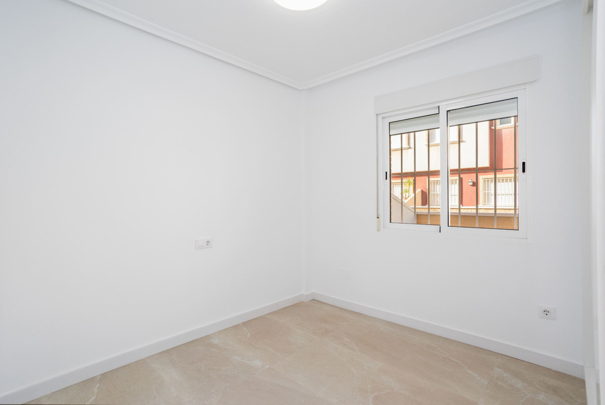 For sale - 2 Bedroom 1 Bathroom Apartment in Torre de la Horadada  - Torre de la Horadada  - Alicante