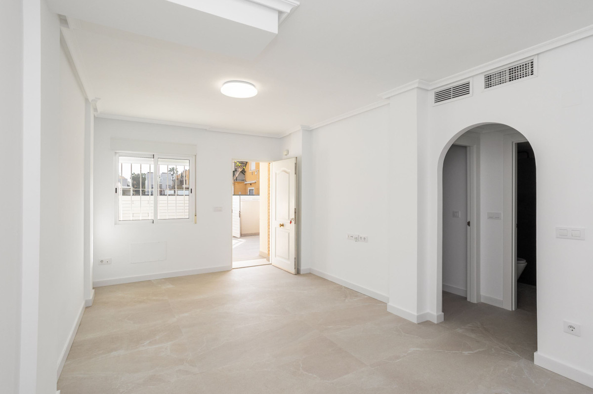 For sale - 2 Bedroom 1 Bathroom Apartment in Torre de la Horadada  - Torre de la Horadada  - Alicante