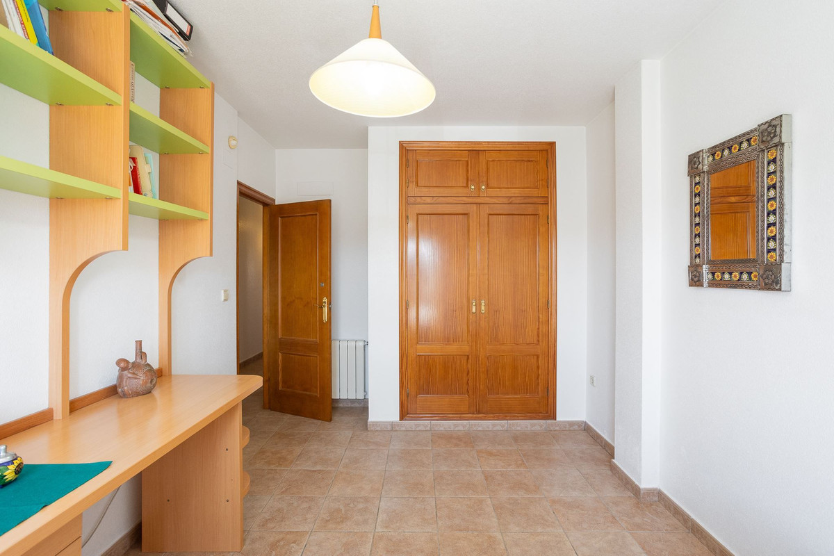 For sale - 6 Bedroom 5 Bathroom House - Detached Villa in Torrevieja - La Siesta  - Alicante