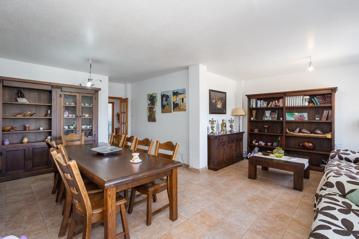 For sale - 6 Bedroom 5 Bathroom House - Detached Villa in Torrevieja - La Siesta  - Alicante