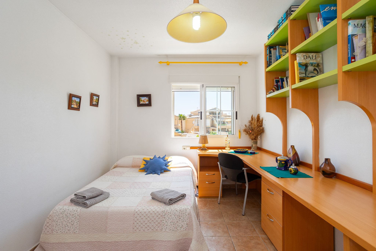 For sale - 6 Bedroom 5 Bathroom House - Detached Villa in Torrevieja - La Siesta  - Alicante