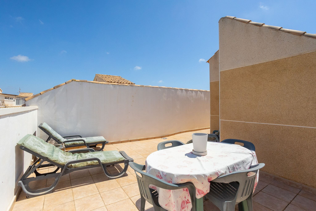 For sale - 6 Bedroom 5 Bathroom House - Detached Villa in Torrevieja - La Siesta  - Alicante