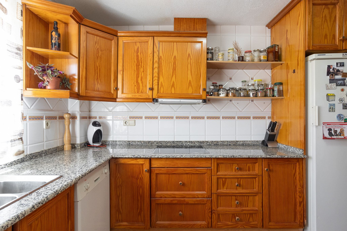 For sale - 6 Bedroom 5 Bathroom House - Detached Villa in Torrevieja - La Siesta  - Alicante