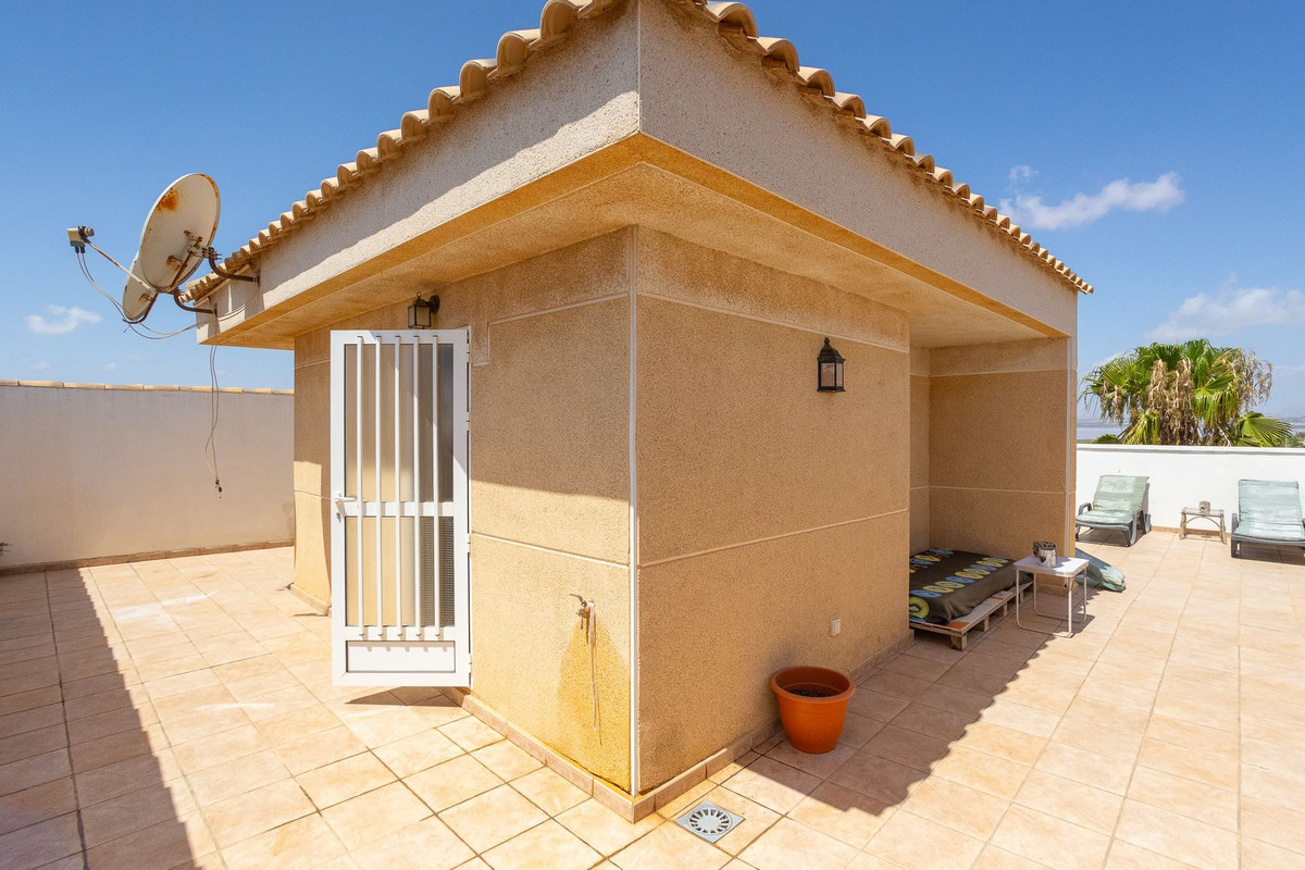 For sale - 6 Bedroom 5 Bathroom House - Detached Villa in Torrevieja - La Siesta  - Alicante