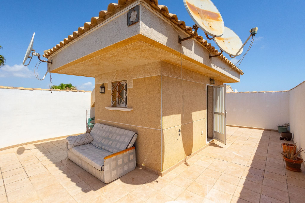 For sale - 6 Bedroom 5 Bathroom House - Detached Villa in Torrevieja - La Siesta  - Alicante