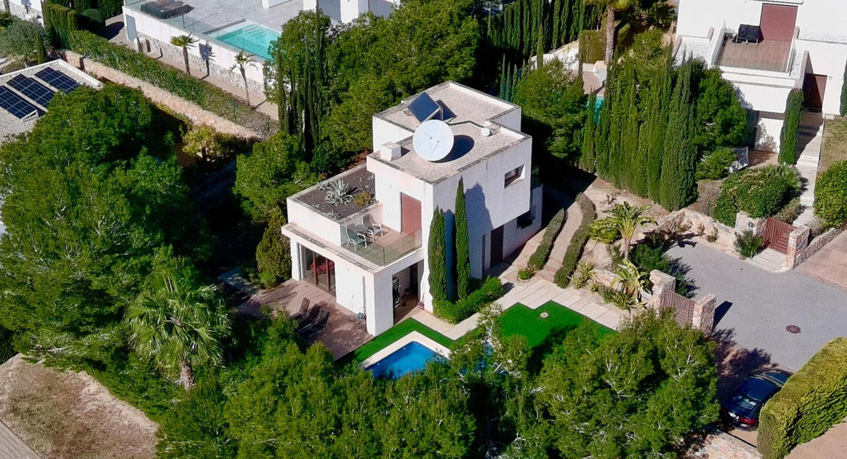 For sale - 3 Bedroom 2 Bathroom House - Detached Villa in Orihuela - Las Colinas Golf  - Alicante