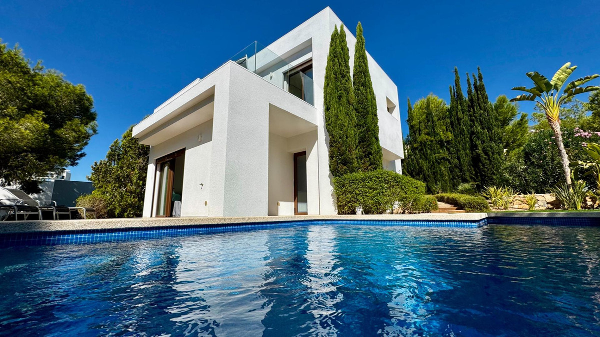 For sale - 3 Bedroom 2 Bathroom House - Detached Villa in Orihuela - Las Colinas Golf  - Alicante