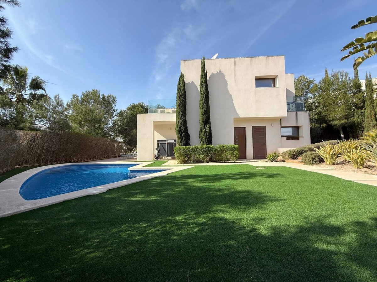 For sale - 3 Bedroom 2 Bathroom House - Detached Villa in Orihuela - Las Colinas Golf  - Alicante