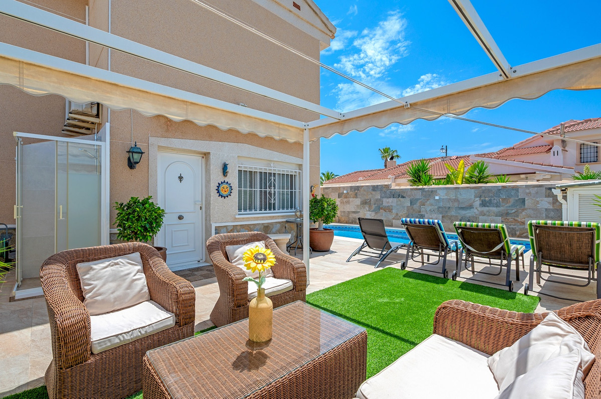 For sale - 3 Bedroom 3 Bathroom Detached Villa in Ciudad Quesada  - Ciudad Quesada  - Alicante