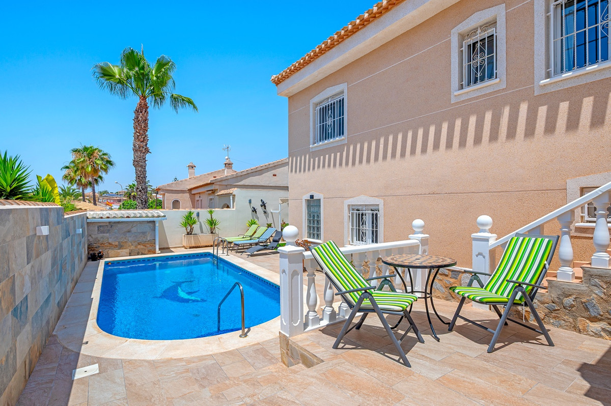 For sale - 3 Bedroom 3 Bathroom Detached Villa in Ciudad Quesada  - Ciudad Quesada  - Alicante