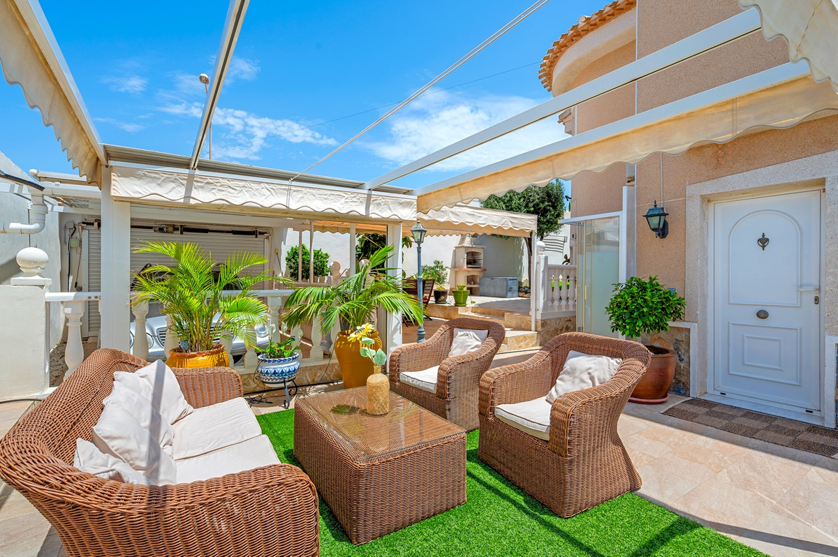 For sale - 3 Bedroom 3 Bathroom Detached Villa in Ciudad Quesada  - Ciudad Quesada  - Alicante