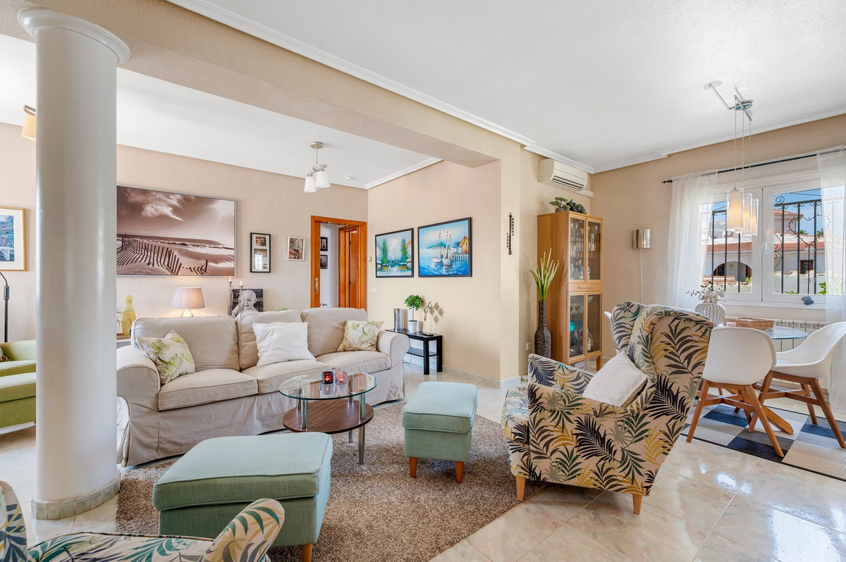 For sale - 3 Bedroom 3 Bathroom Detached Villa in Ciudad Quesada  - Ciudad Quesada  - Alicante