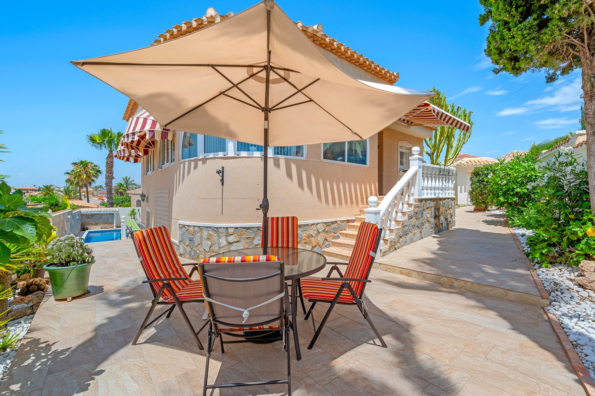 For sale - 3 Bedroom 3 Bathroom Detached Villa in Ciudad Quesada  - Ciudad Quesada  - Alicante