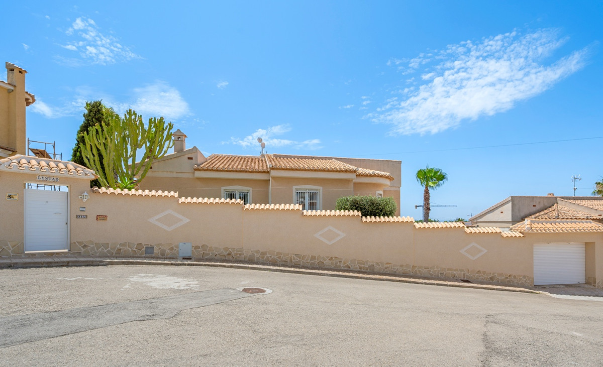 For sale - 3 Bedroom 3 Bathroom Detached Villa in Ciudad Quesada  - Ciudad Quesada  - Alicante