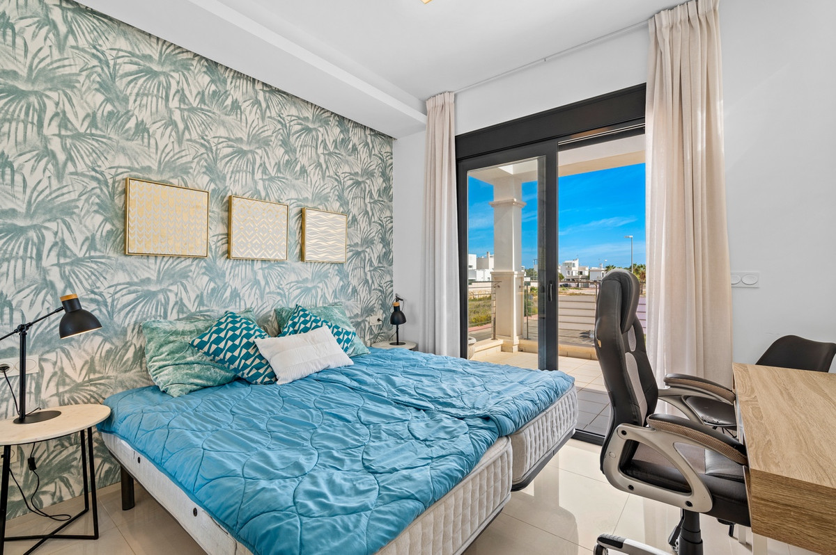 For sale - 3 Bedroom 2 Bathroom House - Townhouse in Rojales - Rojales Centro  - Alicante