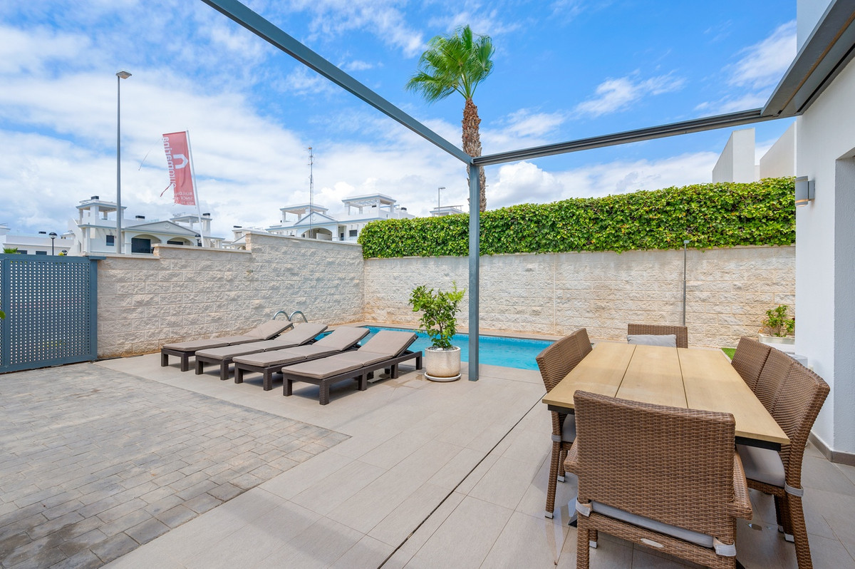 For sale - 3 Bedroom 2 Bathroom House - Detached Villa in Rojales - Rojales Centro  - Alicante