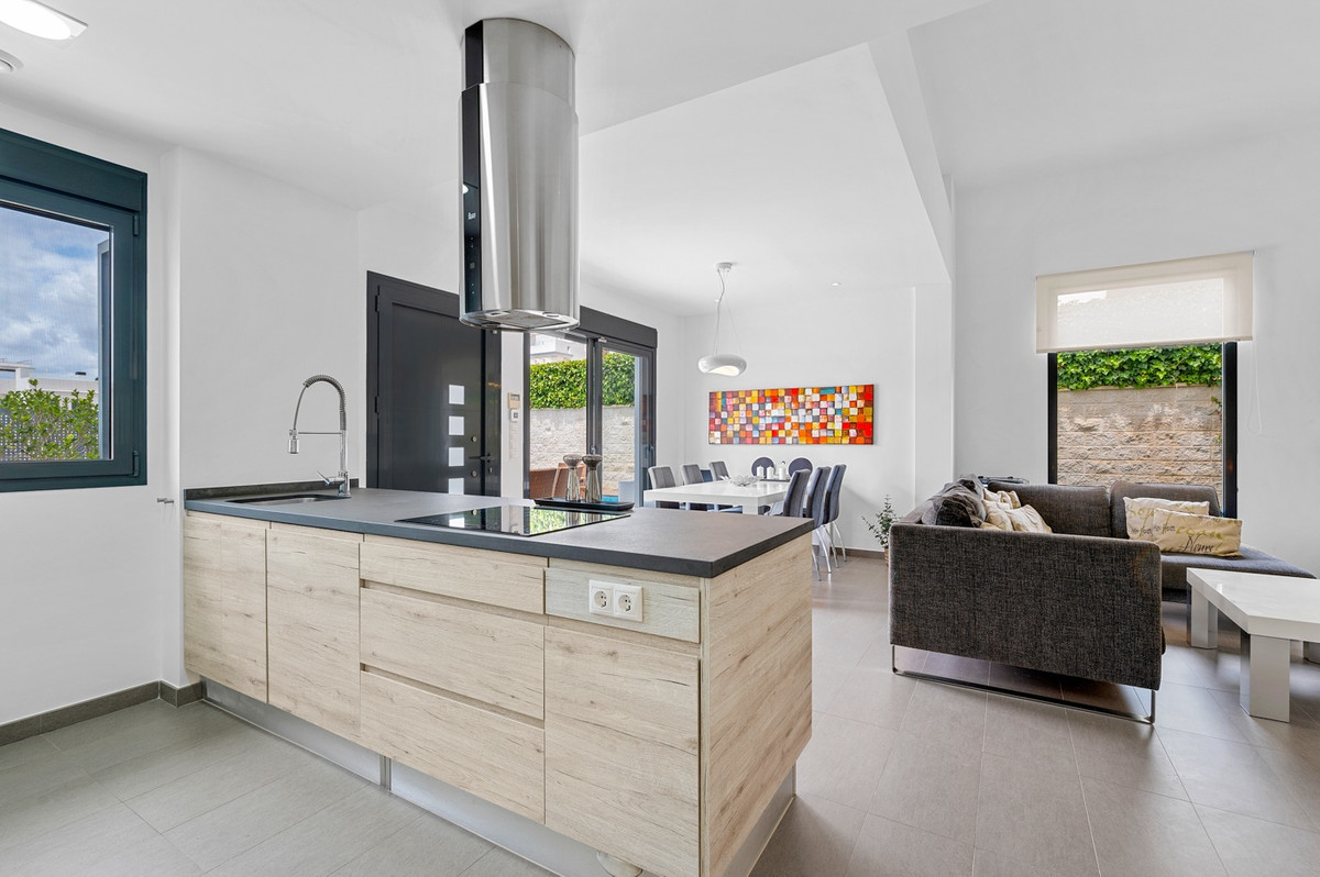 For sale - 3 Bedroom 2 Bathroom House - Detached Villa in Rojales - Rojales Centro  - Alicante