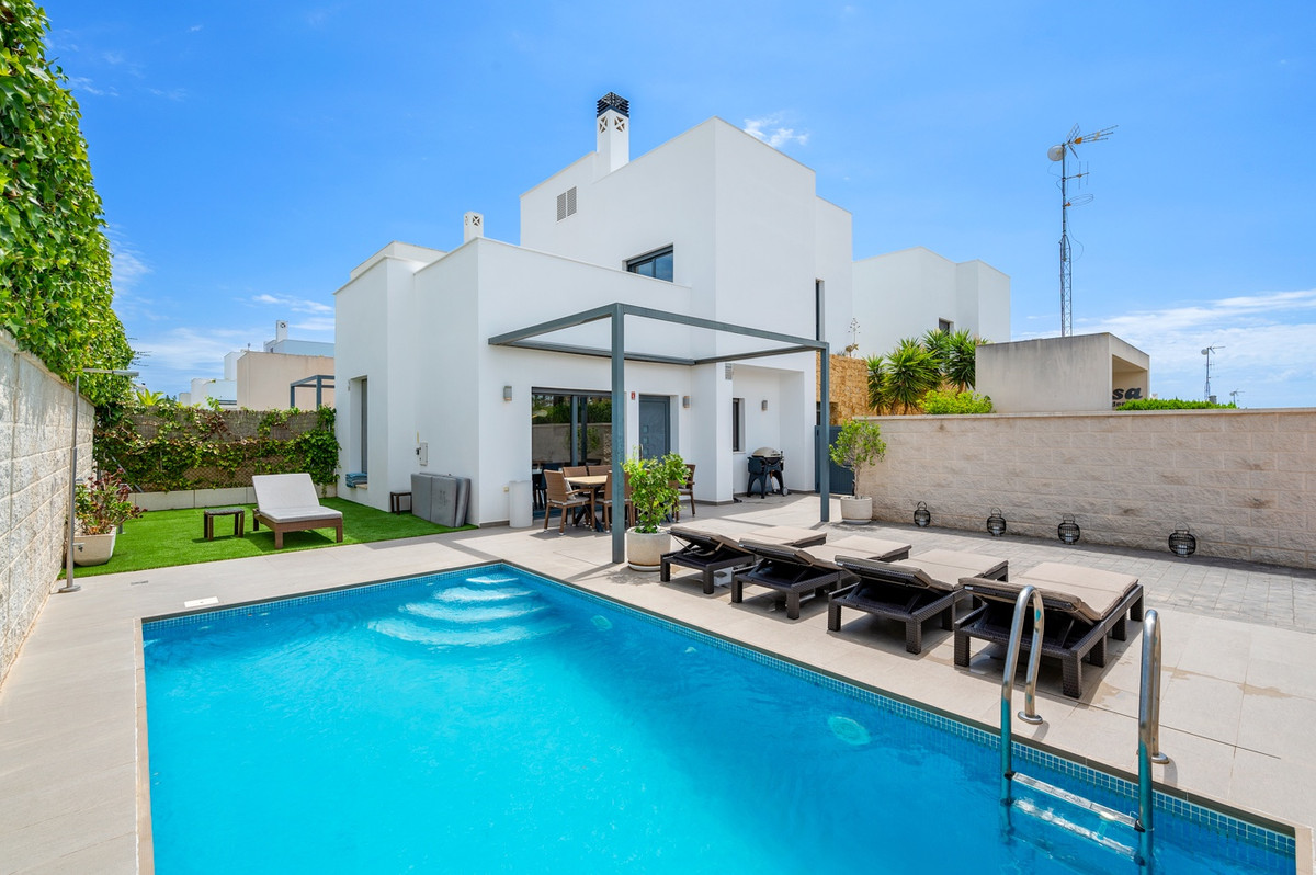For sale - 3 Bedroom 2 Bathroom House - Detached Villa in Rojales - Rojales Centro  - Alicante