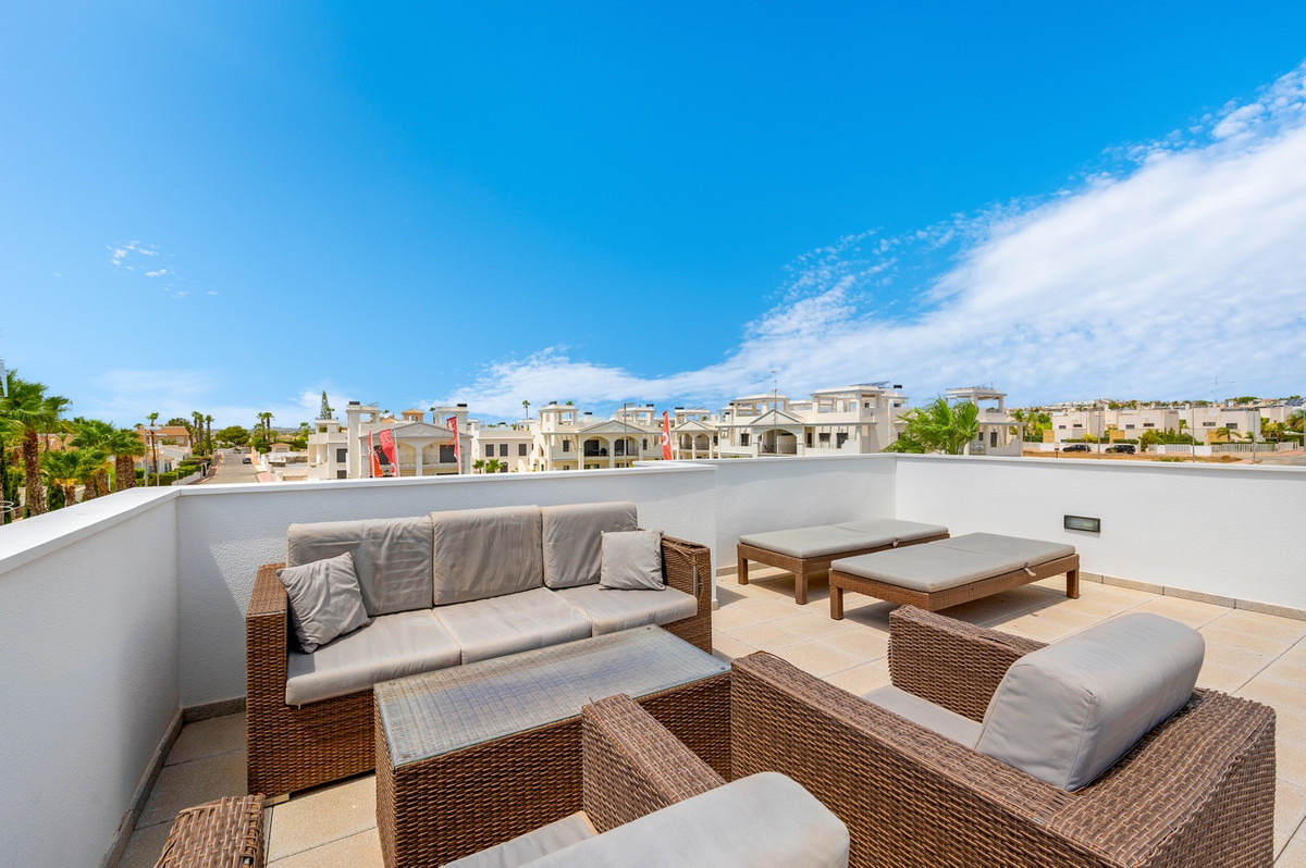 For sale - 3 Bedroom 2 Bathroom House - Detached Villa in Rojales - Rojales Centro  - Alicante