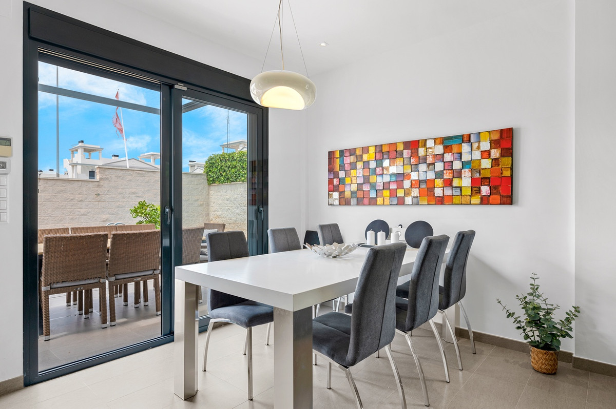 For sale - 3 Bedroom 2 Bathroom House - Detached Villa in Rojales - Rojales Centro  - Alicante