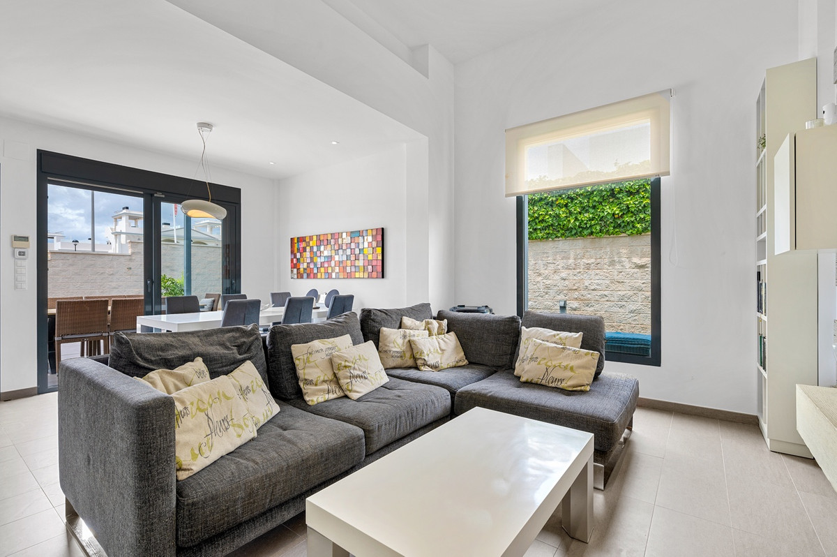 For sale - 3 Bedroom 2 Bathroom House - Detached Villa in Rojales - Rojales Centro  - Alicante