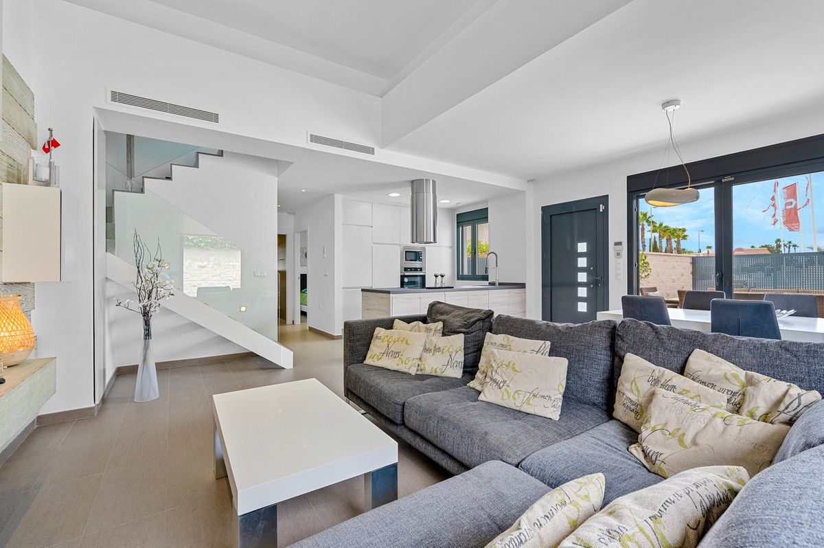 For sale - 3 Bedroom 2 Bathroom House - Detached Villa in Rojales - Rojales Centro  - Alicante