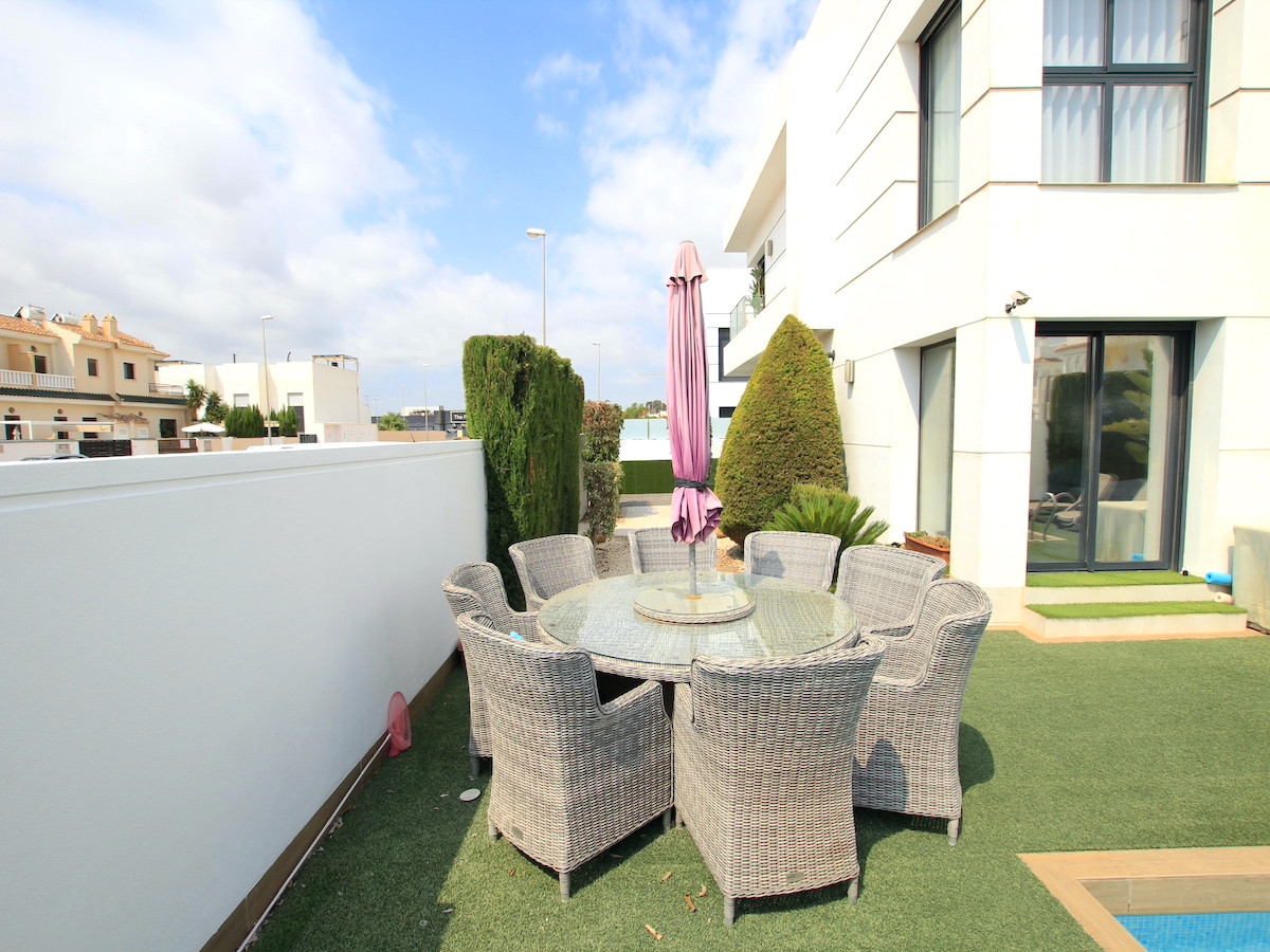 For sale - 4 Bedroom 4 Bathroom House - Detached Villa in Ciudad Quesada - Ciudad Quesada  - Alicante