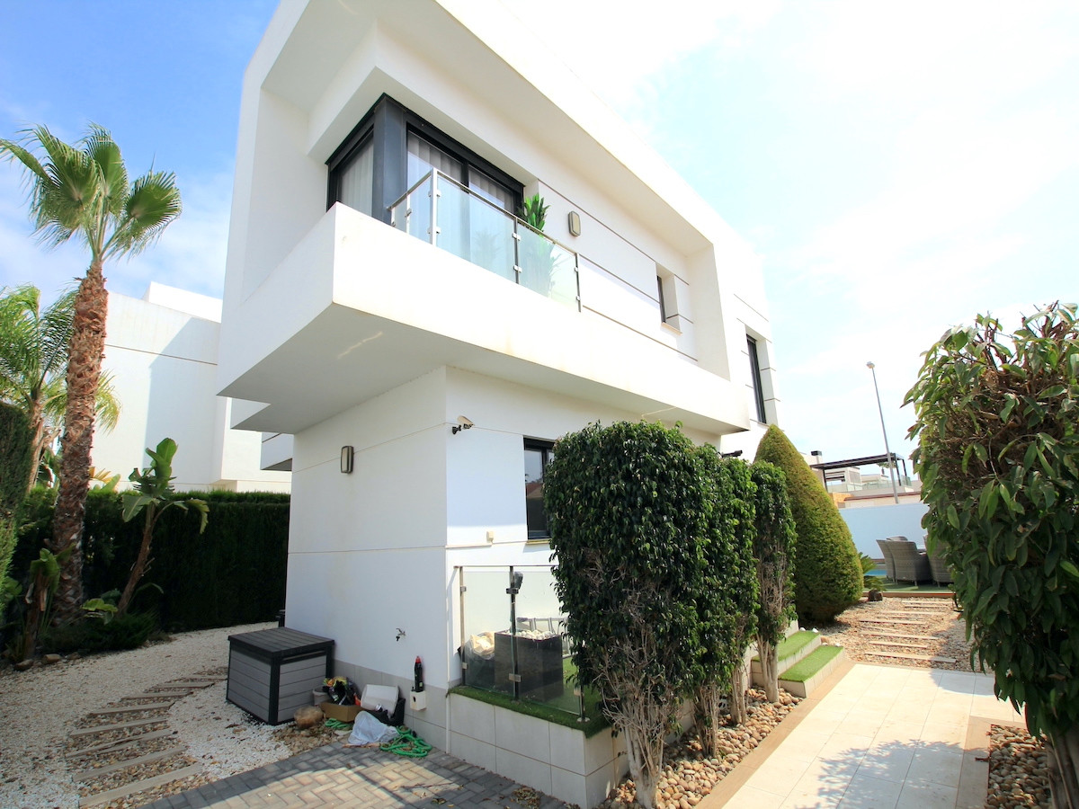 For sale - 4 Bedroom 4 Bathroom House - Detached Villa in Ciudad Quesada - Ciudad Quesada  - Alicante