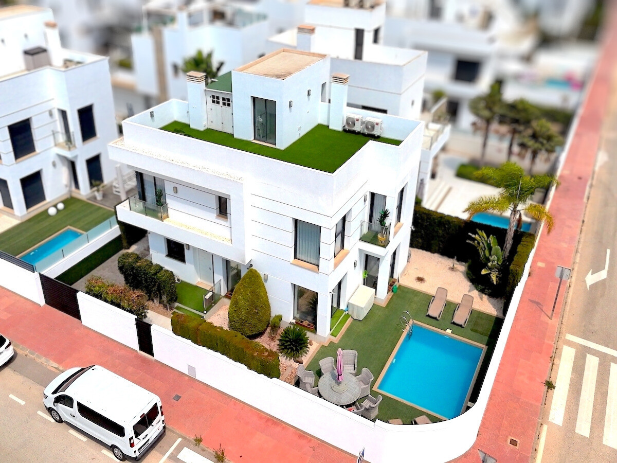 For sale - 4 Bedroom 4 Bathroom House - Detached Villa in Ciudad Quesada - Ciudad Quesada  - Alicante