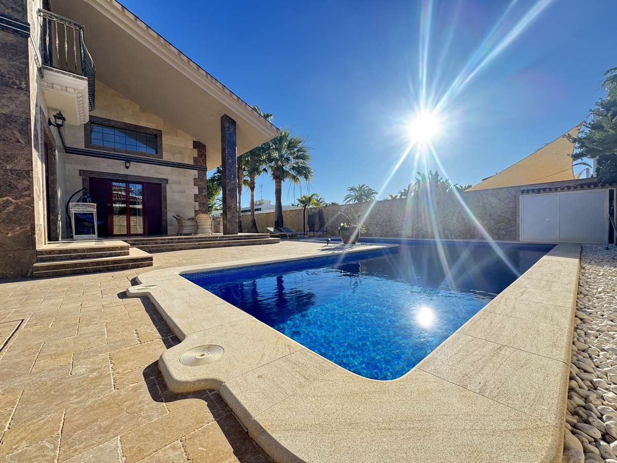 For sale - 4 Bedroom 5 Bathroom Villa in Cabo Roig - , Cabo Roig, Alicante, Spain - Alicante