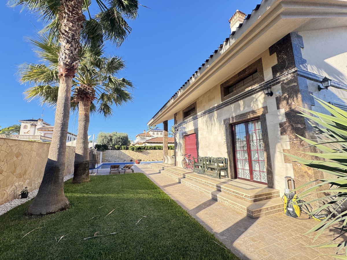 For sale - 4 Bedroom 5 Bathroom Villa in Cabo Roig - , Cabo Roig, Alicante, Spain - Alicante