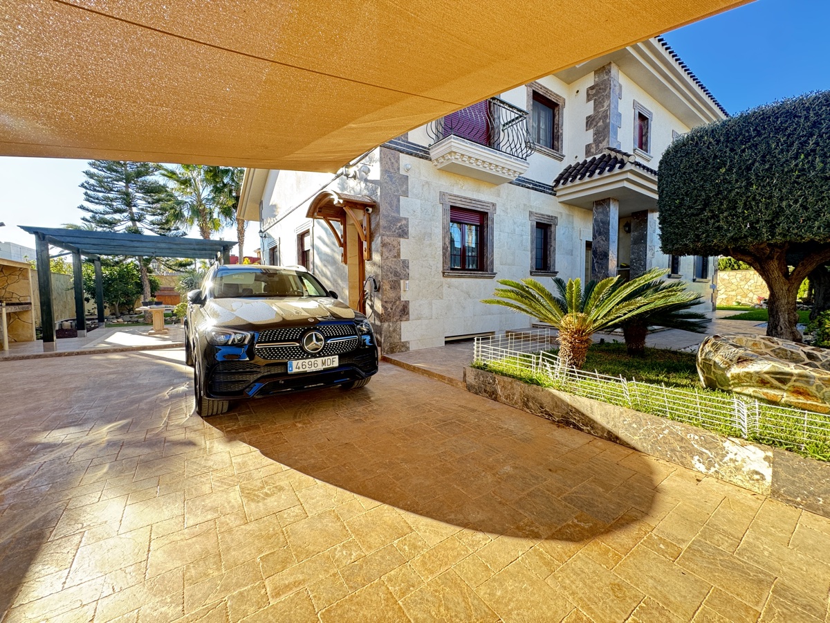 For sale - 4 Bedroom 5 Bathroom Villa in Cabo Roig - , Cabo Roig, Alicante, Spain - Alicante