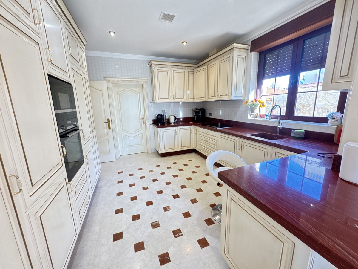 For sale - 4 Bedroom 5 Bathroom Villa in Cabo Roig - , Cabo Roig, Alicante, Spain - Alicante