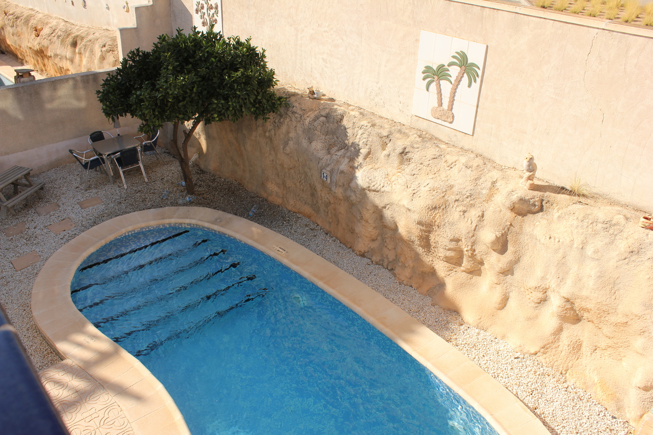 For sale - 5 Bedroom 3 Bathroom Villa in La Zenia - Costa Blanca  - Alicante