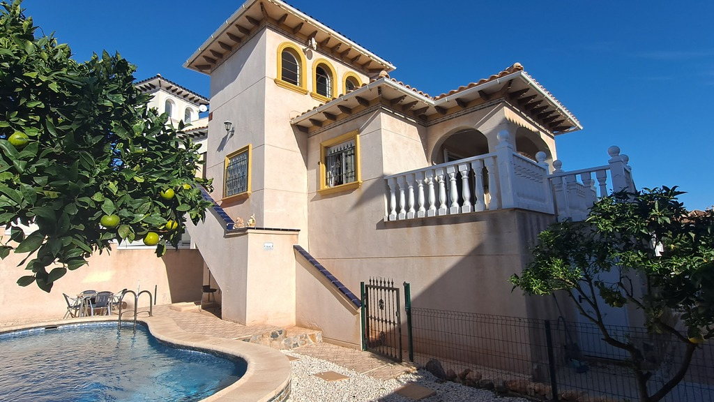 5 Bedroom 3 Bathroom Villa in La Zenia