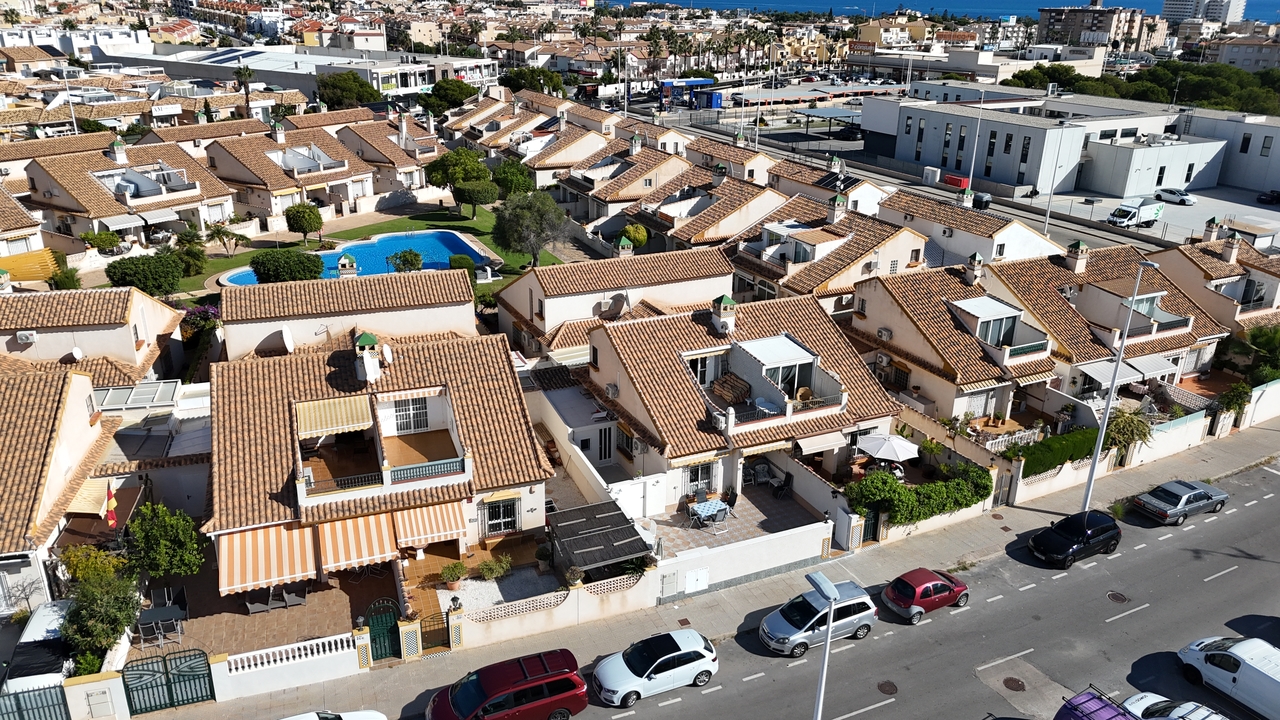 For sale - 3 Bedroom 2 Bathroom Bungalow in La Zenia - Costa Blanca  - Alicante