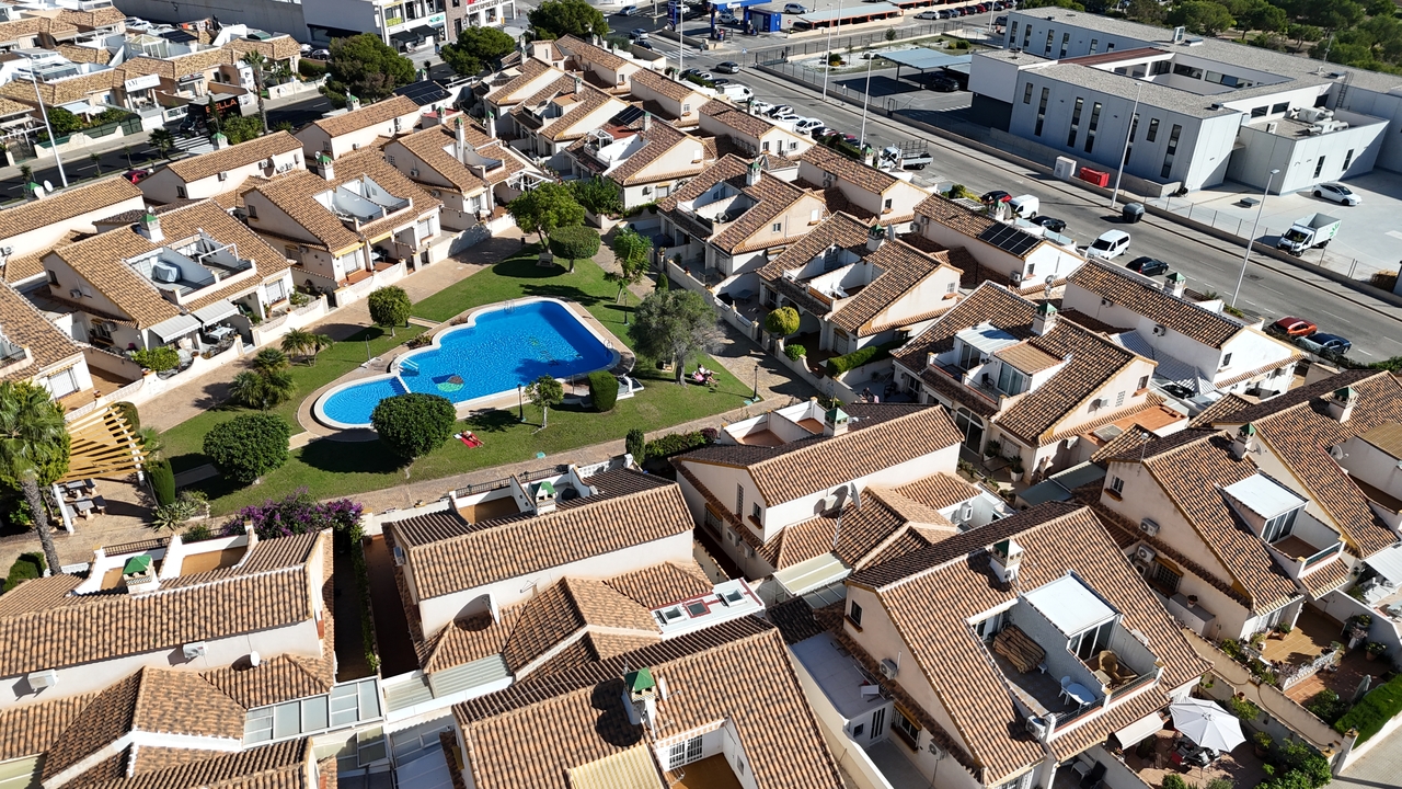 For sale - 3 Bedroom 2 Bathroom Bungalow in La Zenia - Costa Blanca  - Alicante