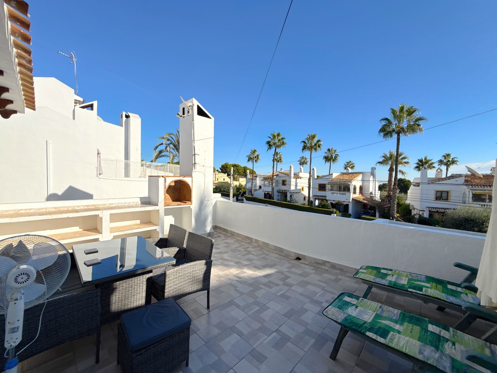 For sale - 3 Bedroom 2 Bathroom Townhouse in Villamartin -  - Alicante
