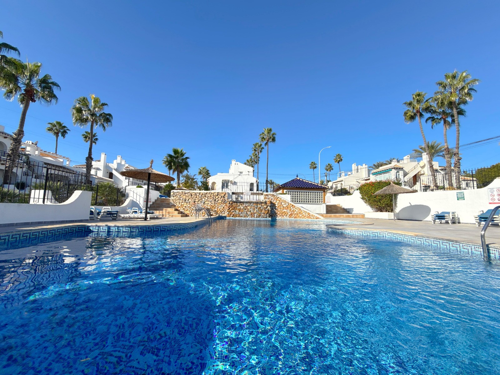 For sale - 3 Bedroom 2 Bathroom Townhouse in Villamartin -  - Alicante