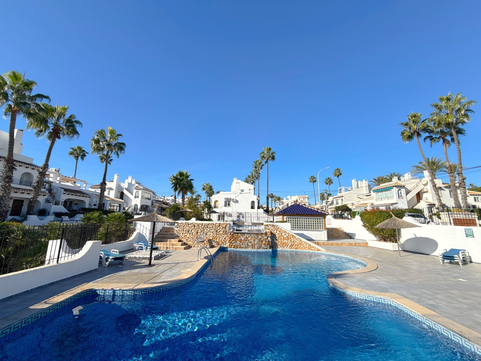For sale - 3 Bedroom 2 Bathroom Townhouse in Villamartin -  - Alicante