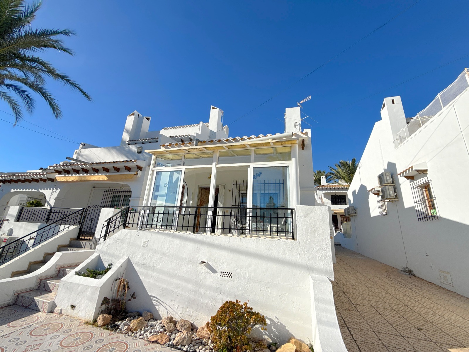 For sale - 3 Bedroom 2 Bathroom Townhouse in Villamartin -  - Alicante