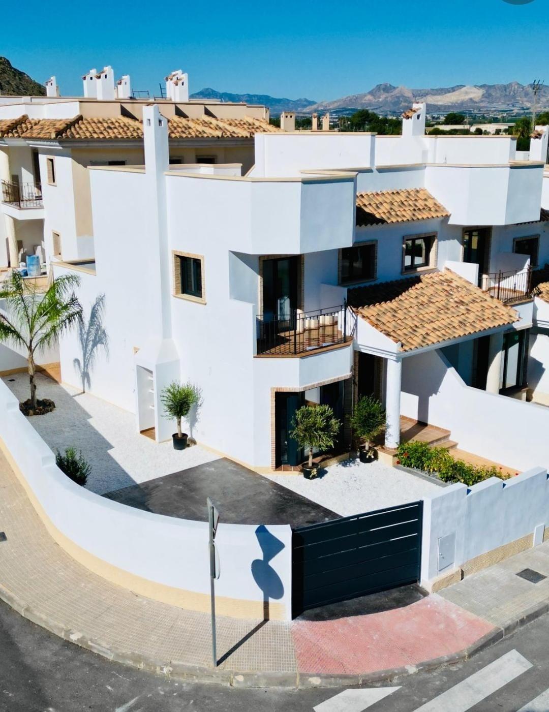 For sale - 3 Bedroom 2 Bathroom Town House in Cox - San Fernando  - Alicante