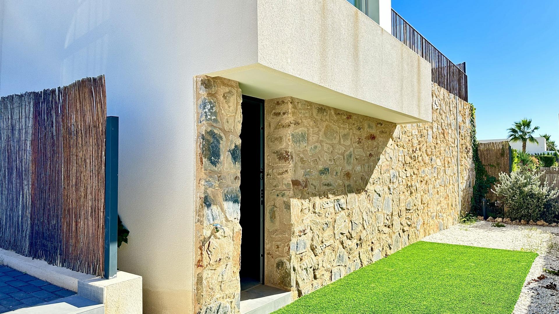 For sale - 4 Bedroom 3 Bathroom Villa in Algorfa - La Finca Golf  - Alicante
