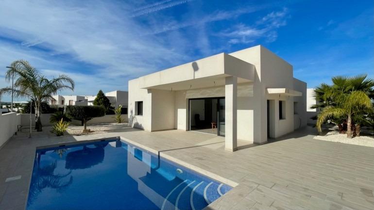 For sale - 3 Bedroom 2 Bathroom Villa in Rafal - polideportivo  - Alicante