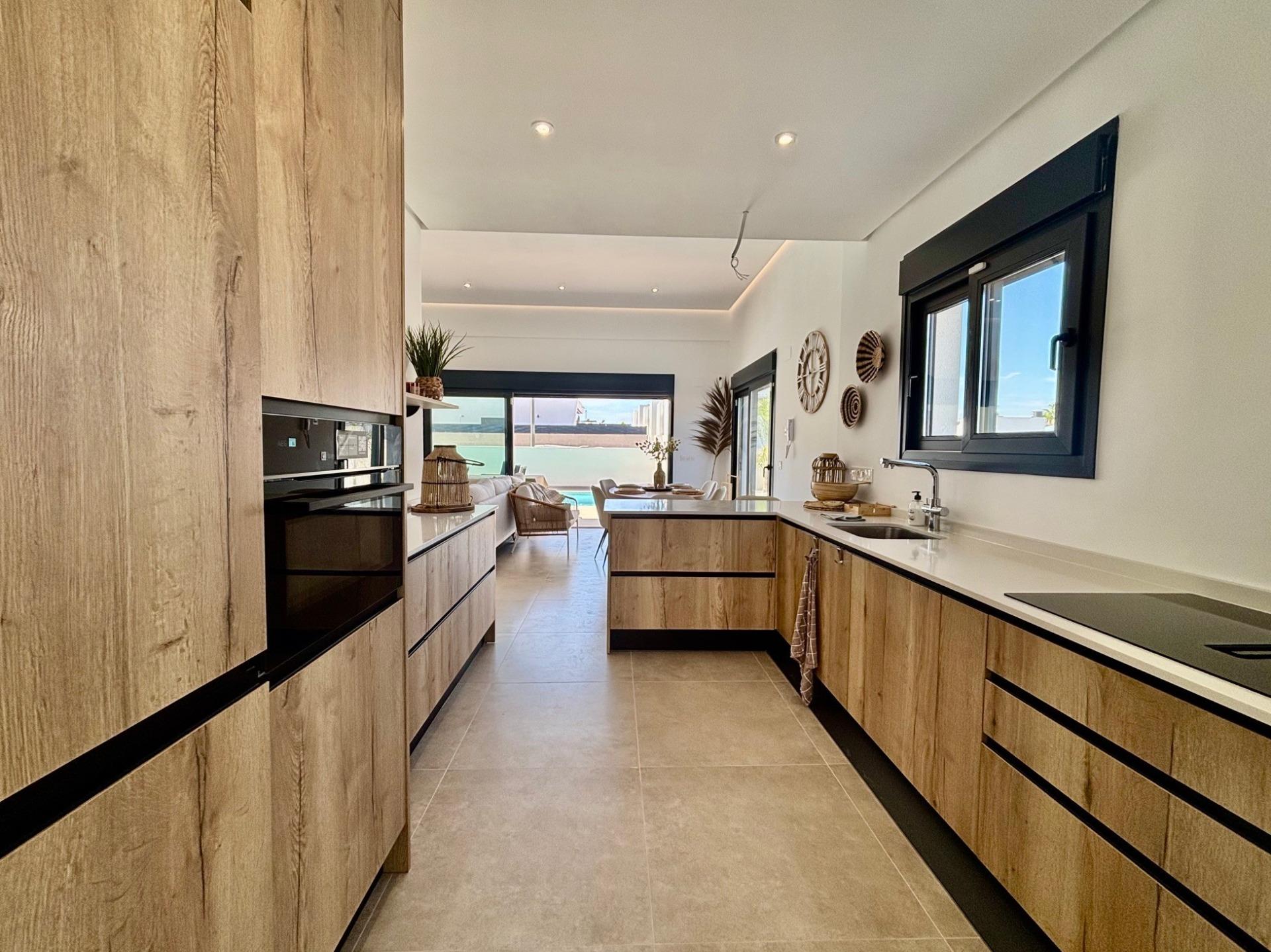 For sale - 3 Bedroom 2 Bathroom Villa in Rafal - polideportivo  - Alicante