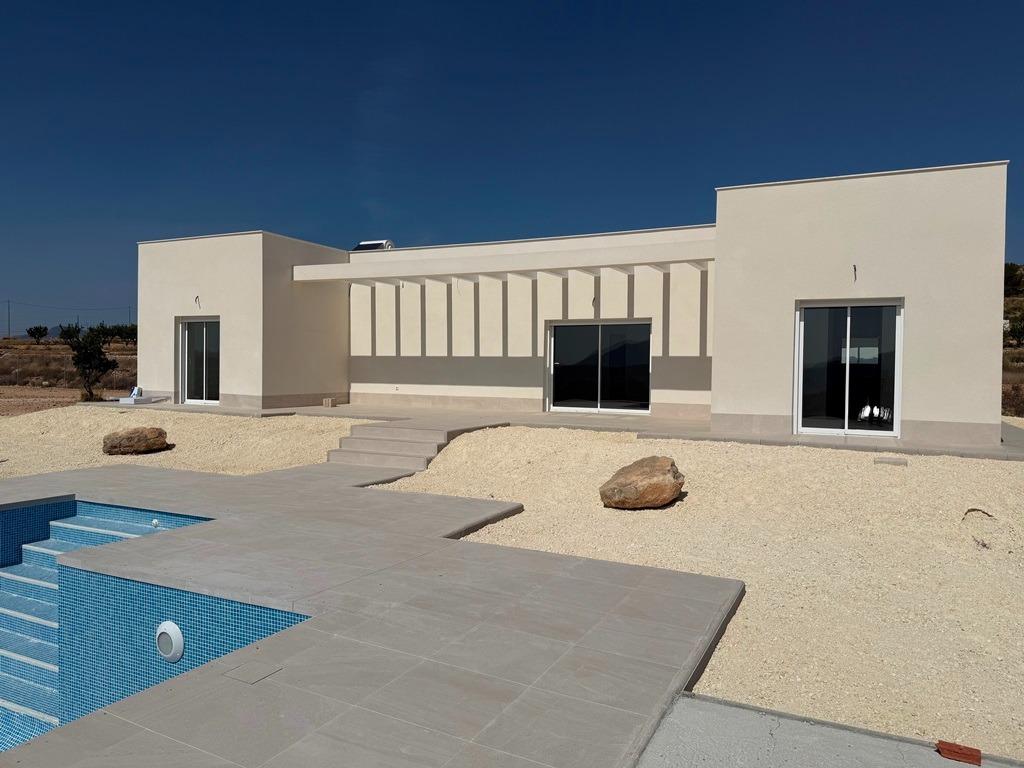 For sale - 3 Bedroom 2 Bathroom Villa in Pinoso - Camino Del Prado  - Alicante