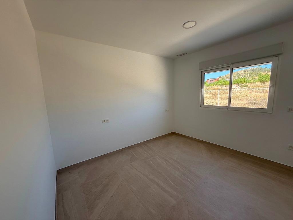 For sale - 3 Bedroom 2 Bathroom Villa in Pinoso - Camino Del Prado  - Alicante